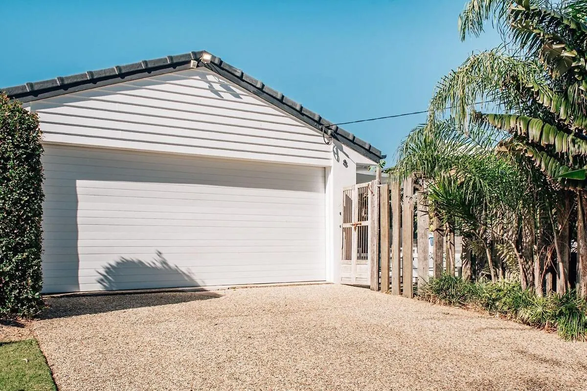 Prime Location With Pool - Walk To Coolum Beach Holiday home