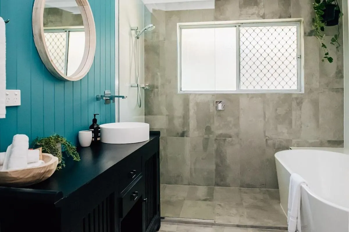 Prime Location With Pool - Walk To Coolum Beach
