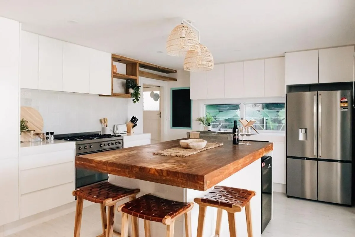 Prime Location With Pool - Walk To Coolum Beach