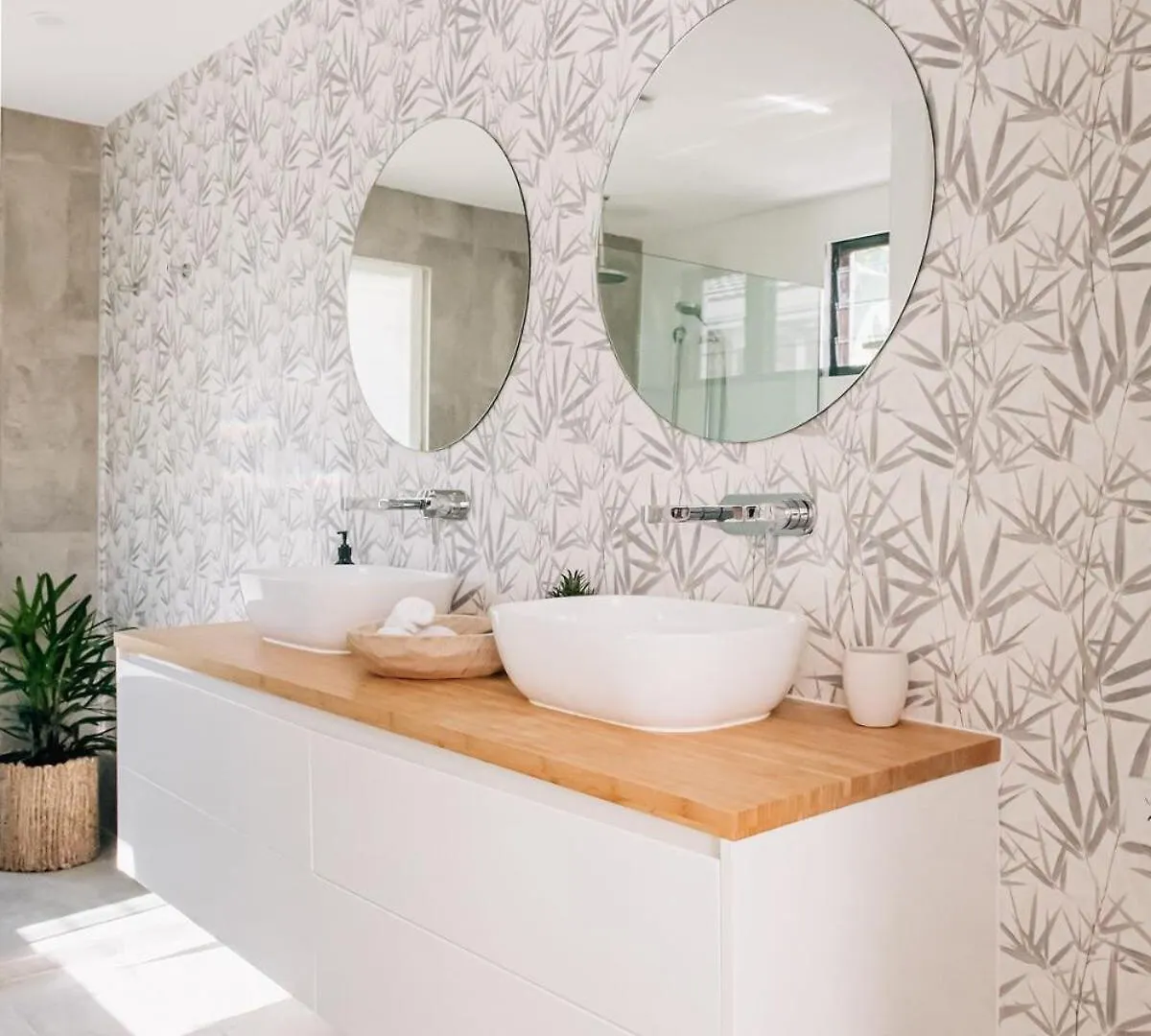 Prime Location With Pool - Walk To Coolum Beach Holiday home